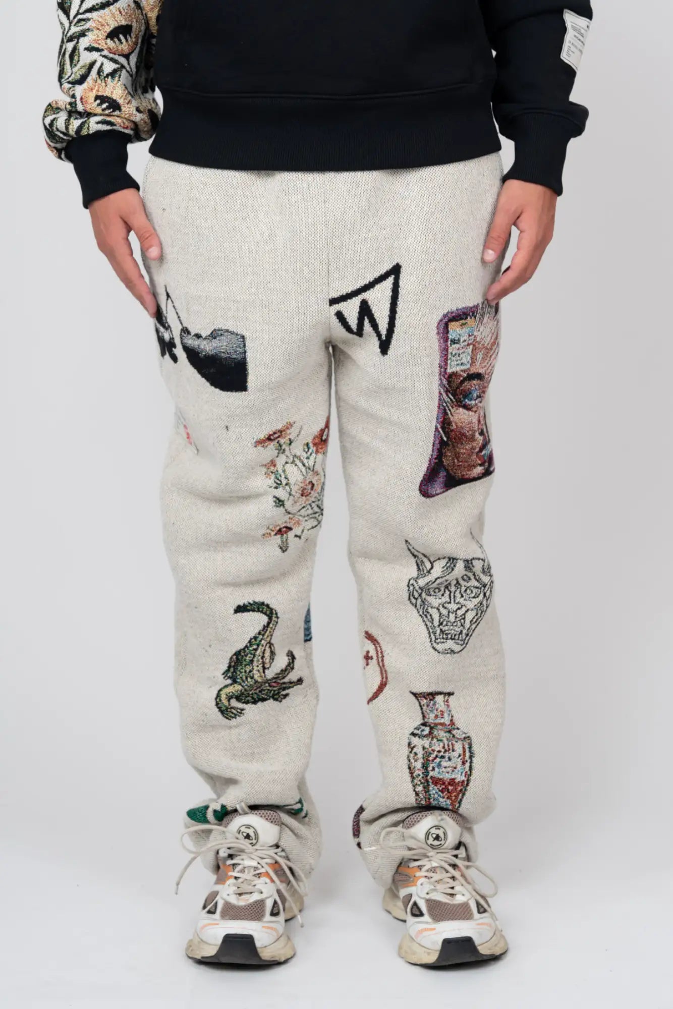 PATTERNED TROUSERS